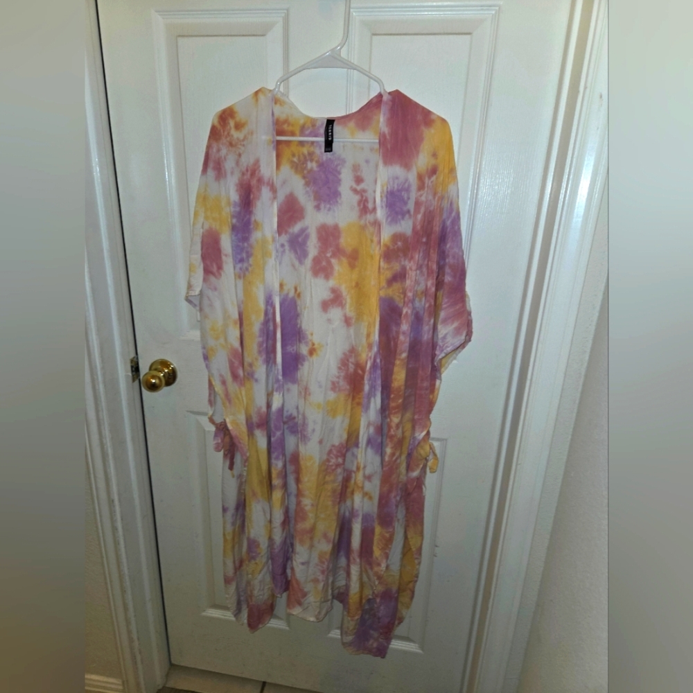 Stylish tie-dye kimono cardigan in purple, yellow, and white. Perfect for layeri